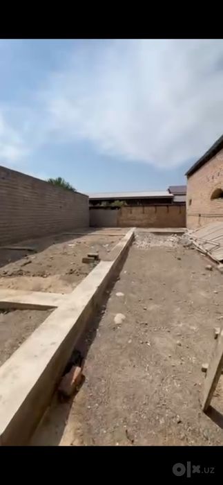 Srochna uchaska sotiladi narxlari kelishiladi