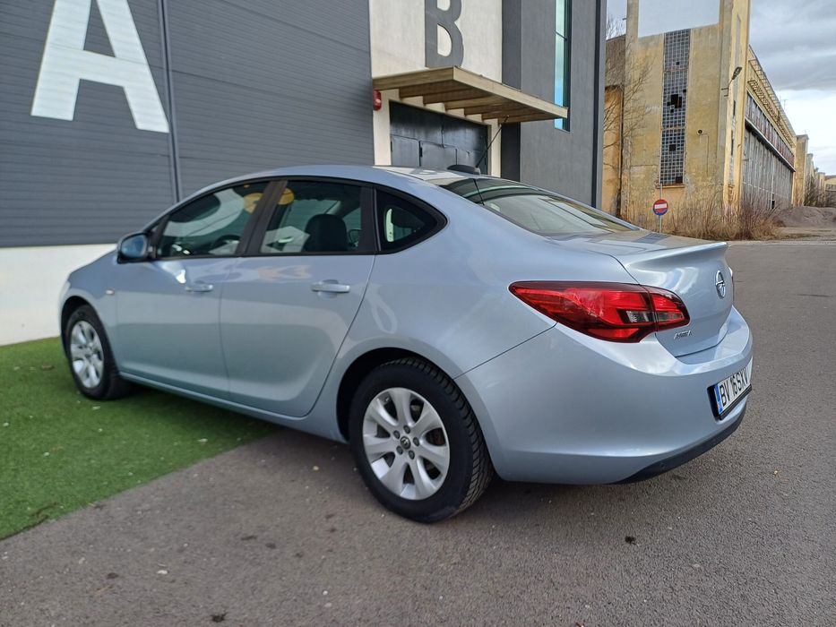 Opel astra j, 82500 km,achiziționată reprezentanță Opel ,impecabila!