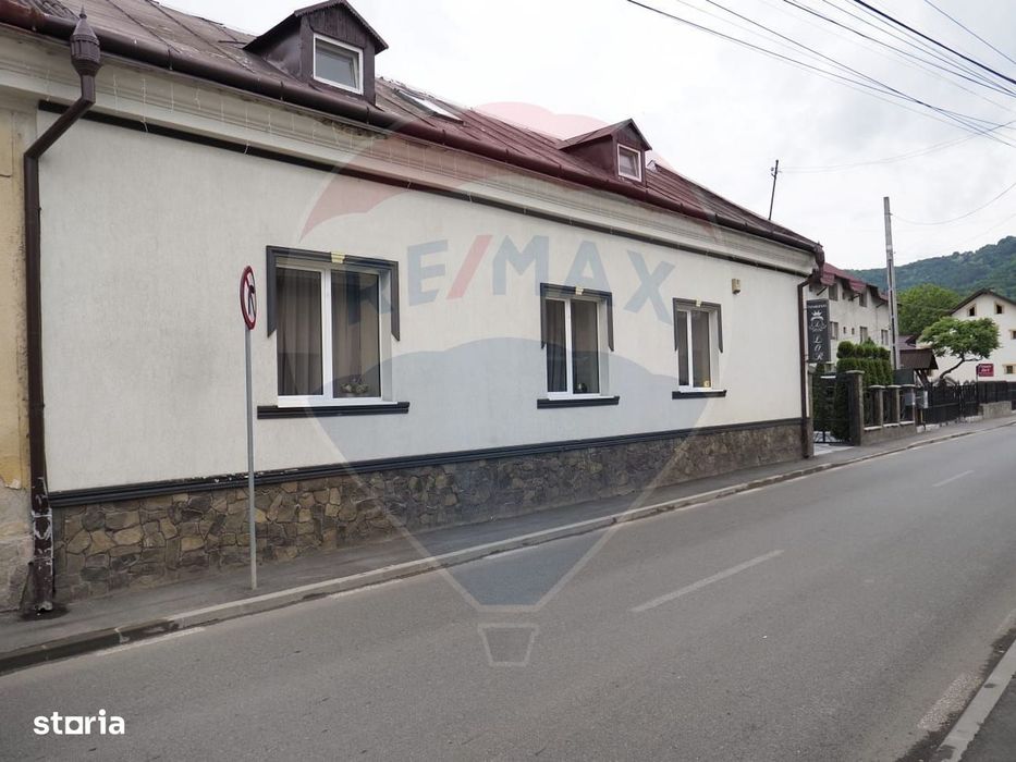 Casă / Vilă cu 9 camere de vânzare