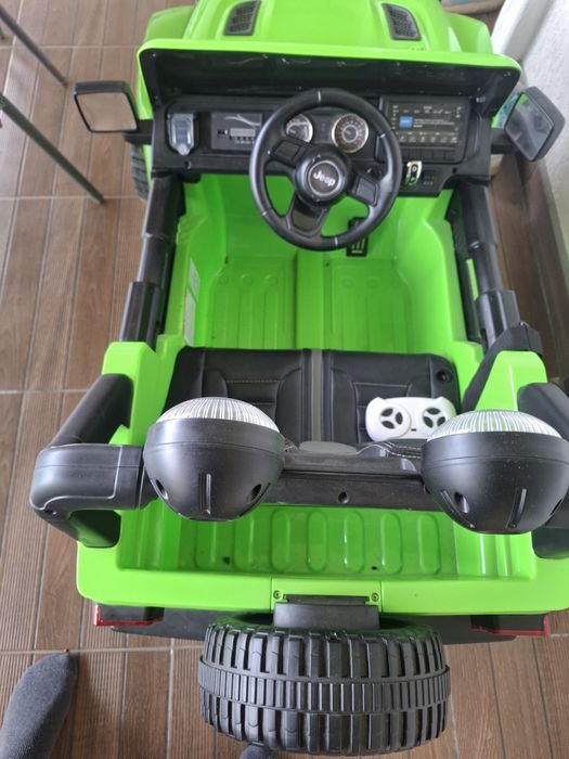 Mașinuța jeep rubicon