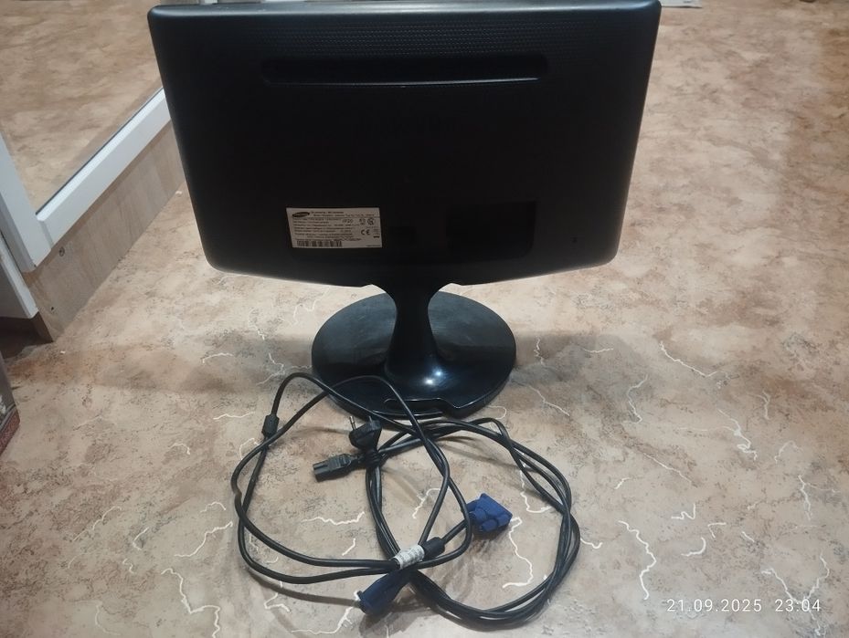 Продам Монитор ,с проводами