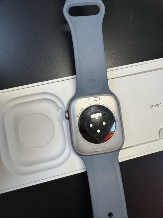 Apple watch seria 11 impecabil, plus o curea .