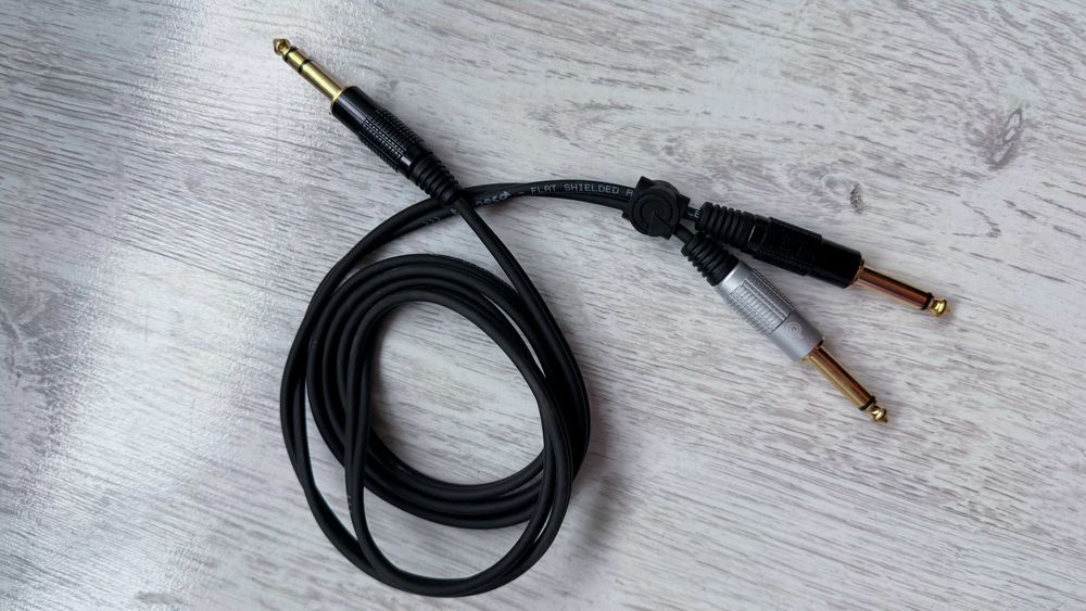 Cablu audio stereo cu sparare canale la celalalt capat