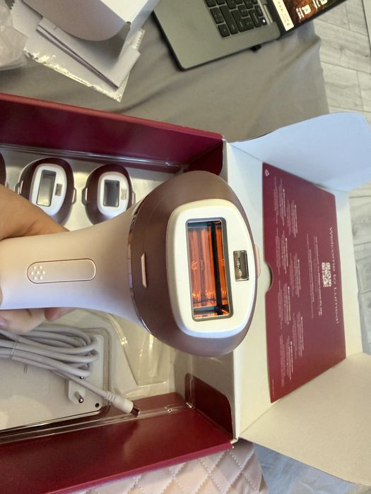 Epilator Philips Lumea seria 9900 BRI977/100