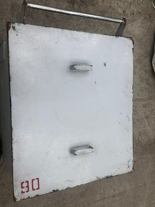 Металлическая тележка