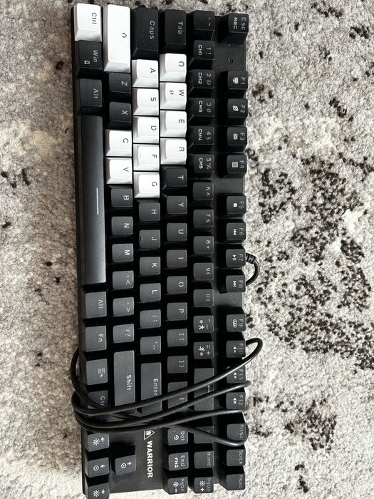 Vand tastatura mecanica gaming
