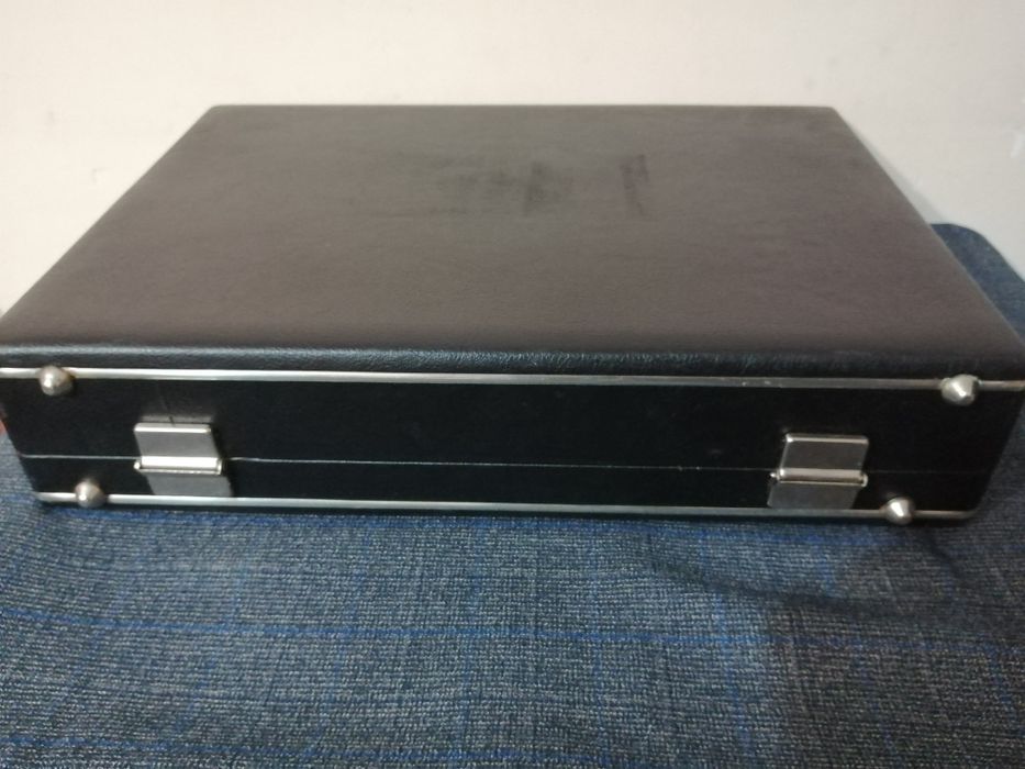 Черен куфар за документи