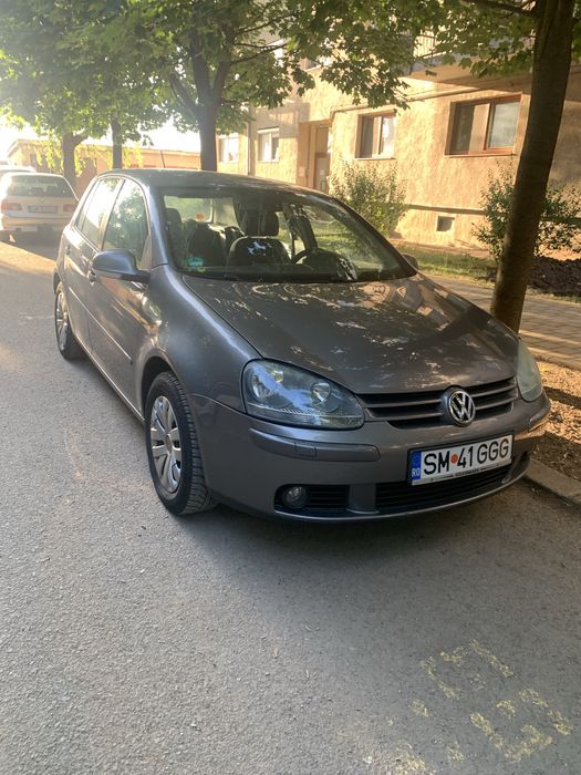 Vand golf 5 anul 2006 benzina,rezerva cauciucuri vara