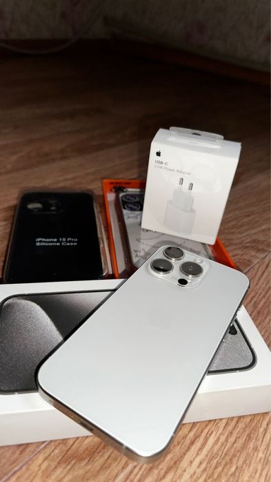 Айфон 15 pro (с комплектом)