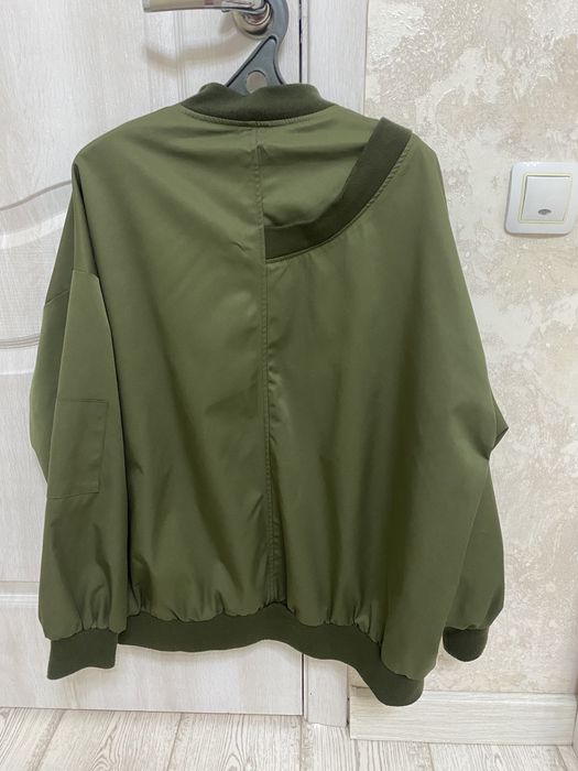 продам ветровку -5000т