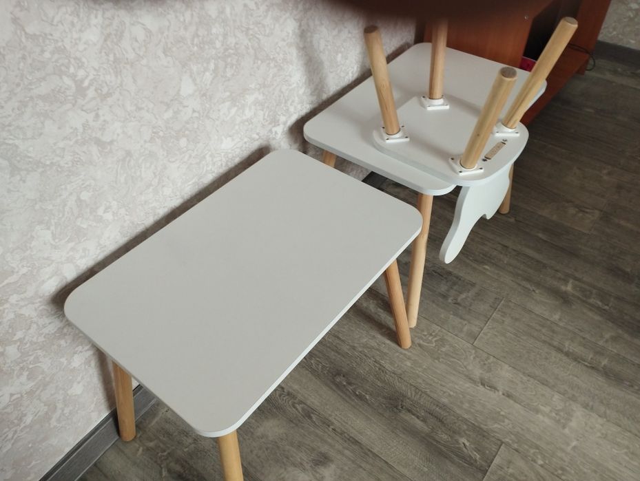 Стульчик и столик для детей