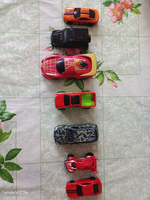 Продам машинки для детей