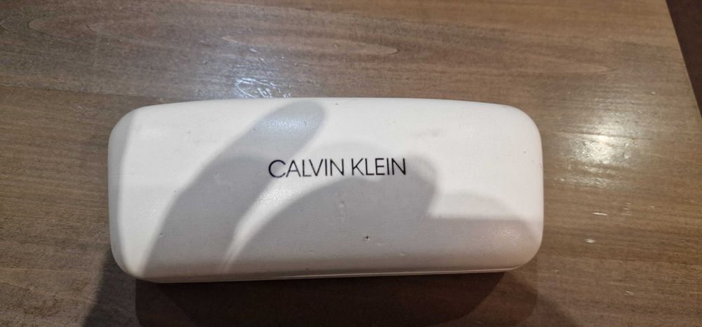 Продавам слънчеви очила Calvin Klein