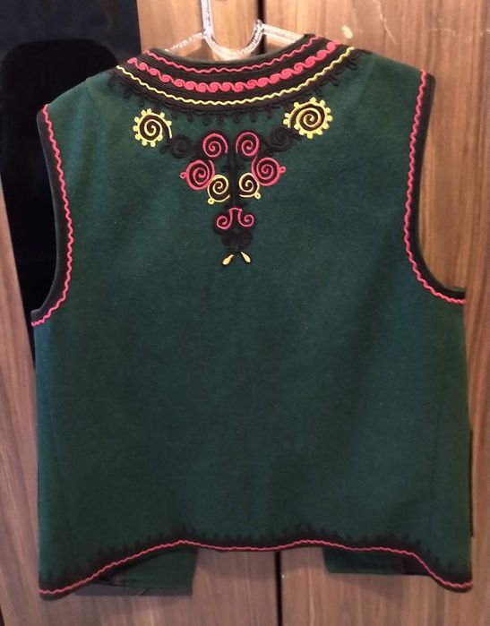 Фолклорни мъжки елеци