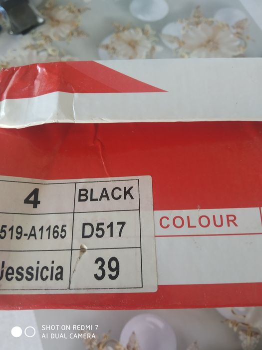 Продаются замшевые босоножки