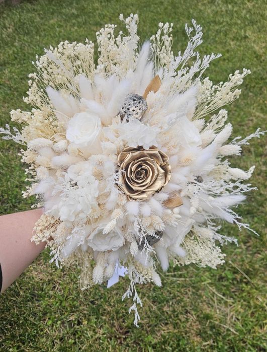 Buchet mireasă alb cu auriu