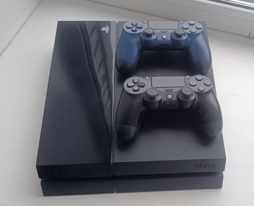 Продам Sony Playstation 4