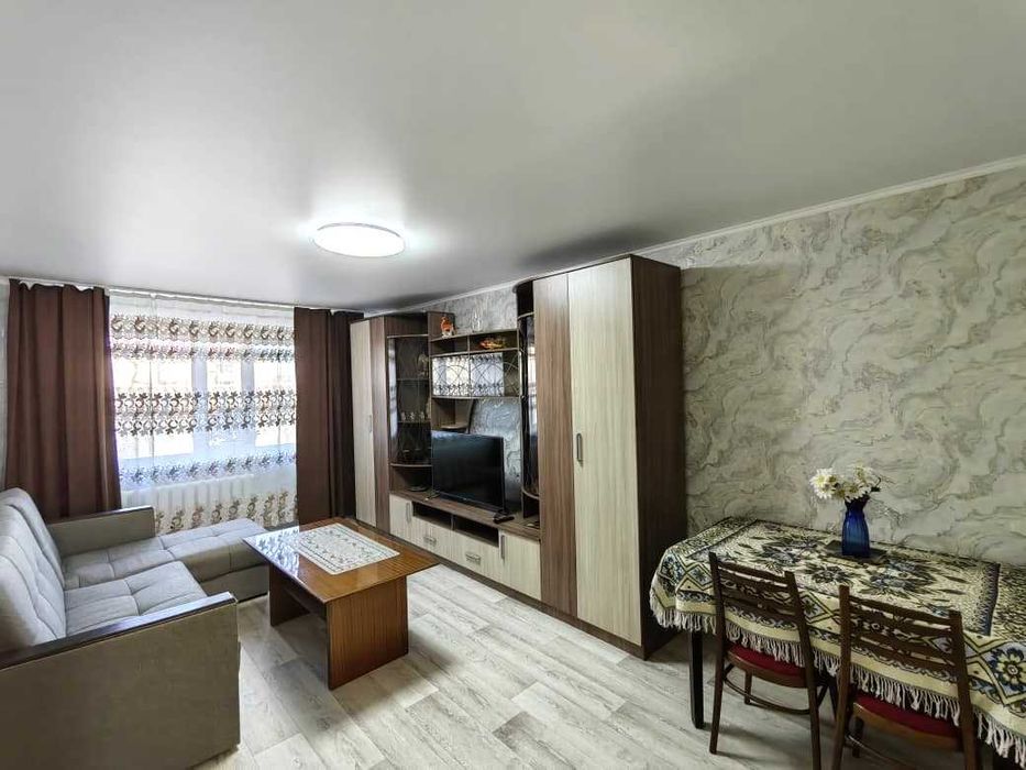 Солнечная 3-х комнатная с ремонтом, мебелью и техникой в центре города