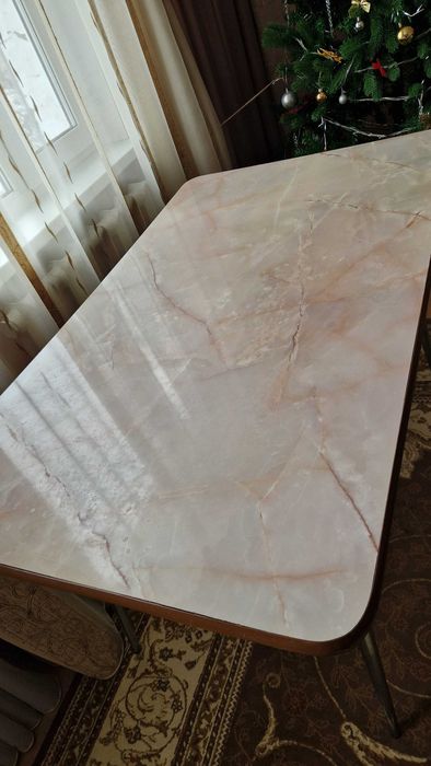 Продам кухонный стол