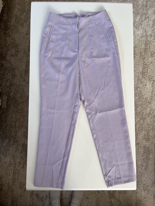 Дамски костюм в лилаво