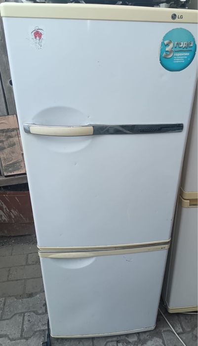 Холодильники продам