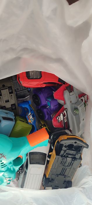 Отдадим пакет машинок