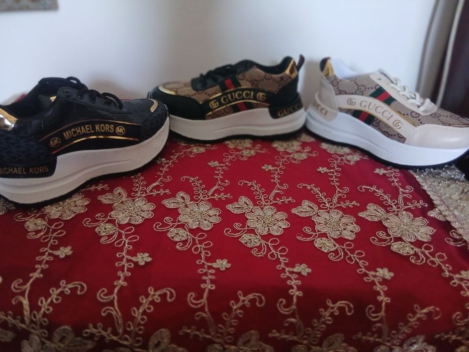 Adidași de damă de vânzare