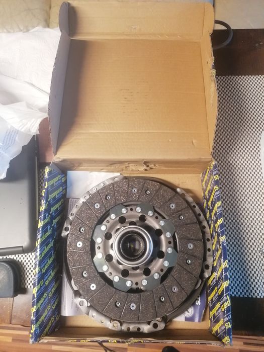 Чисто нов съединител комплект за Хонда Сивик 8серия 2.2 /140 коня.