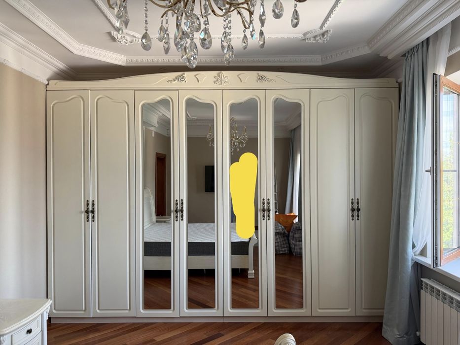 Продам шкаф с зеркалом