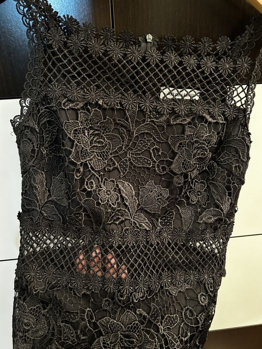 Rochie neagra , noua fara eticheta