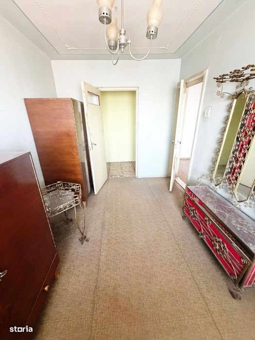 Apartament 3 camere decomandat, etaj intermediar - Vlaicu