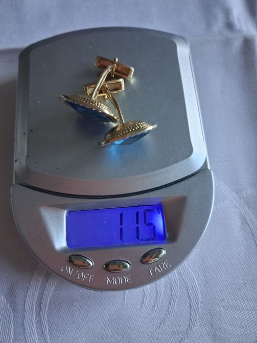 Butoni aur 14 k 11,5 qr.
