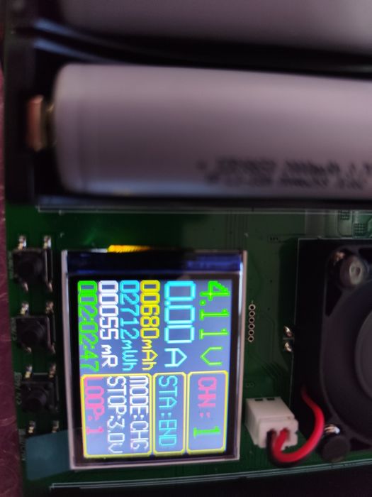 4-канальный тестер литеевых батарей.