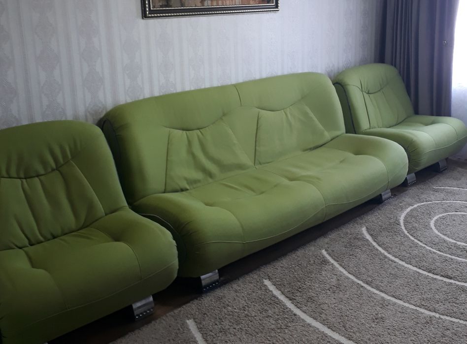 Продам диван с креслами
