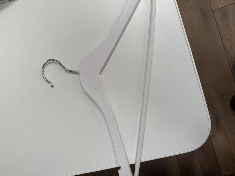 Вешалки для магазина одежды