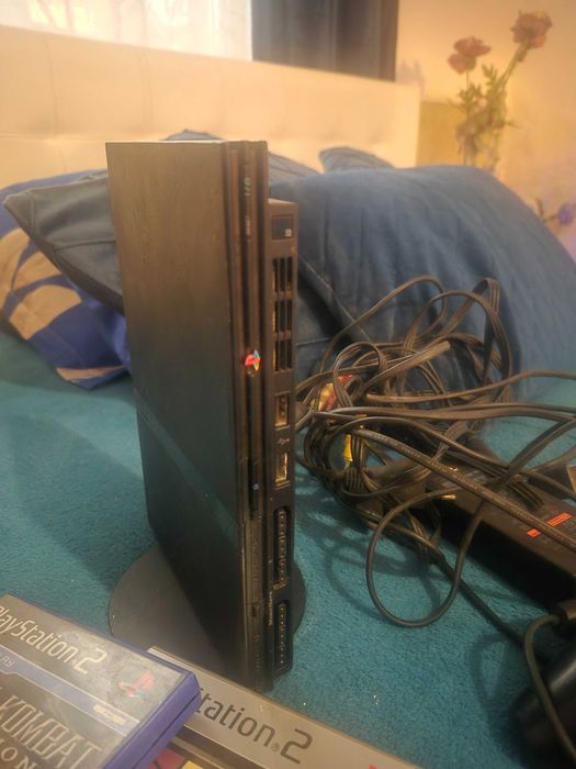 Vând play station 2