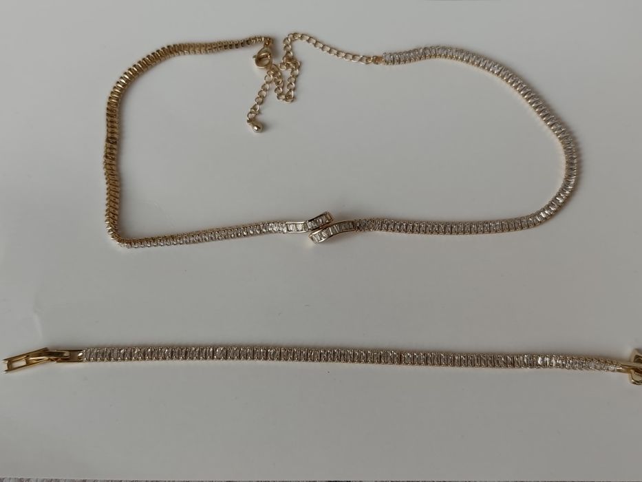 Страхотен комплект от златиста чанта+гривна+гердан