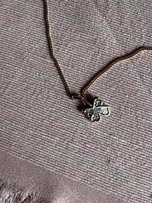 Колие с пеперуда