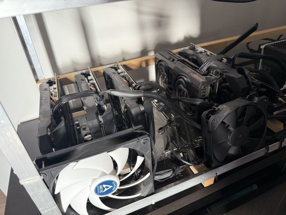 Rig minat GPU 4x GeForce RTX 2060, 1x Radeon RX 6600, Plug&Play Satu ...