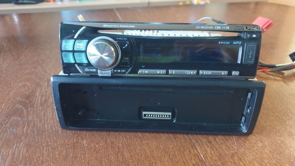 Авто радио плеър музика за кола Alpine Алпин CD MP-3 USB AUX