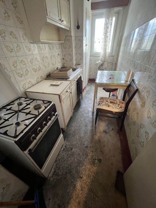 Vând apartament 3 camere zona Poetului