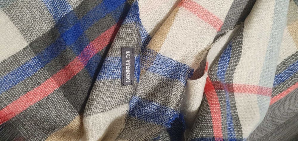 Голям топъл шал LC Waikiki