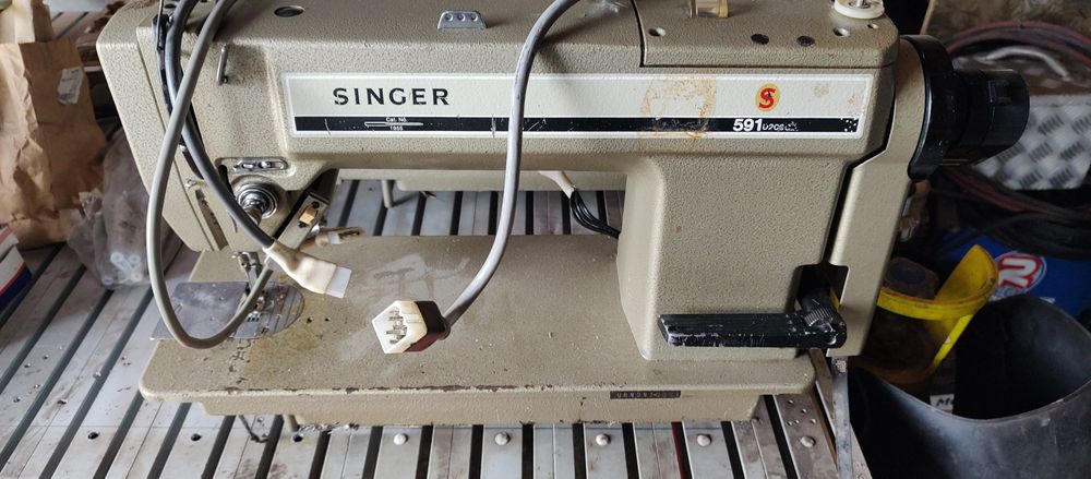 Vând 2 mașini de cusut industriale Singer