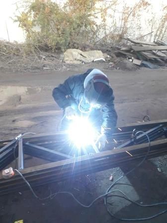 Сварщик на выезд и металлоконструкций