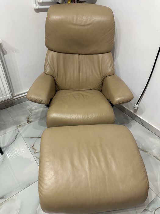 Scaun/fotoliu cu tamburet piele Stressless