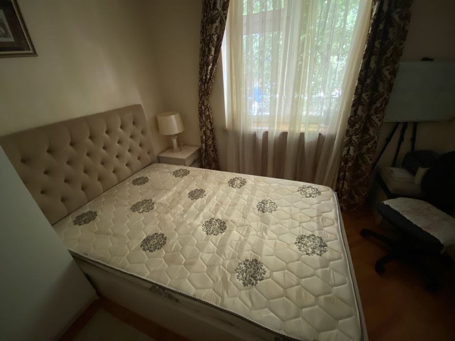 Двуспальная кровать 140×200 + тумба, матрас в подарок