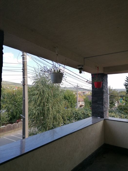 Proprietar închiriez etaj vilă  Bârnova