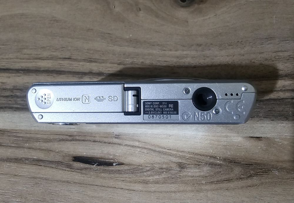 Sony Cyber-shot DSC-W530 14.1MP – нова батерия + 2GB карта + чантичка
