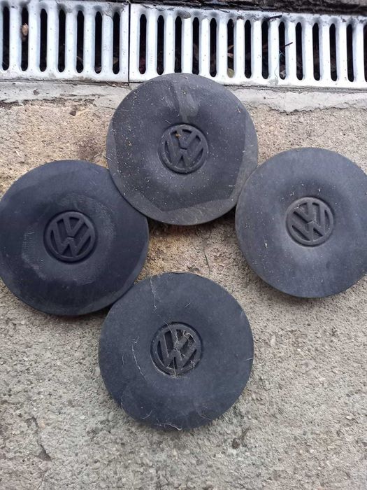 Nokian 205/65 R15 c patru anvelope de vara, jante si capace