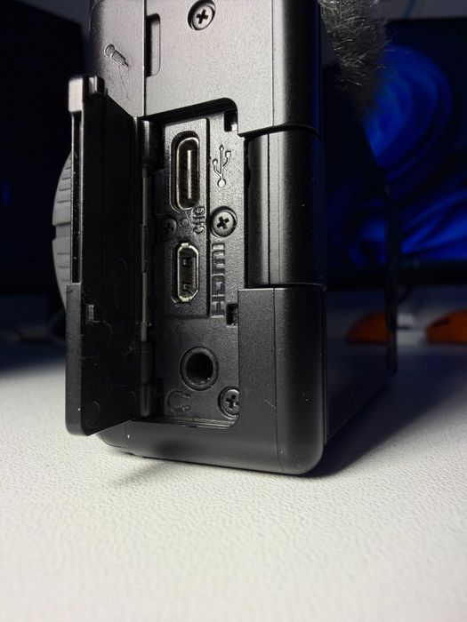 Sony ZV-E10 Mirrorless + Sigma 16mm f1.4 Sony E + Accesorii livestream